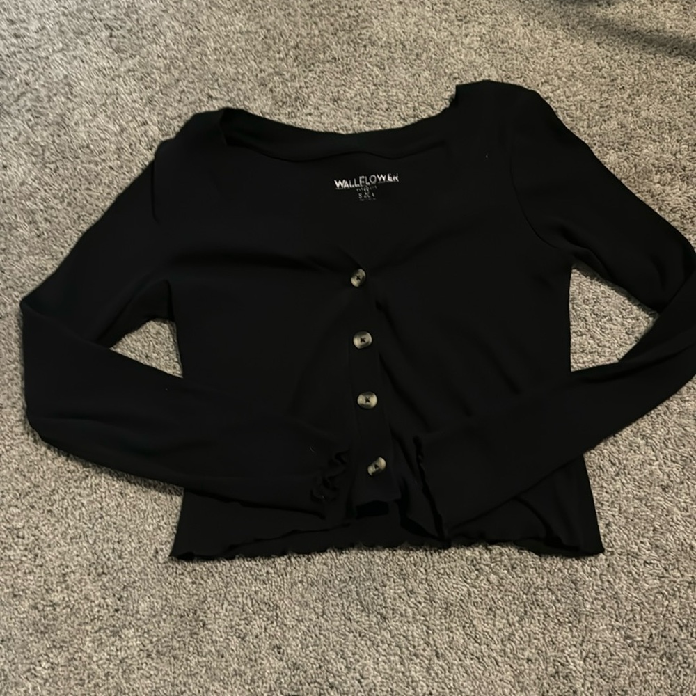 Black button up cropped shirt 
small